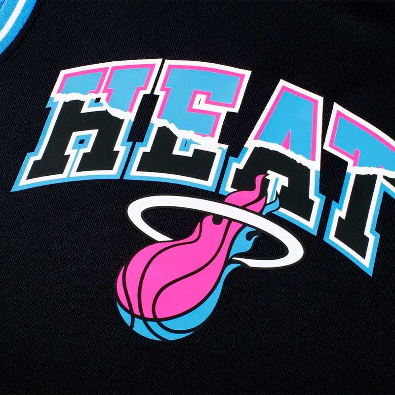 nba_NBATT524203BK1_2