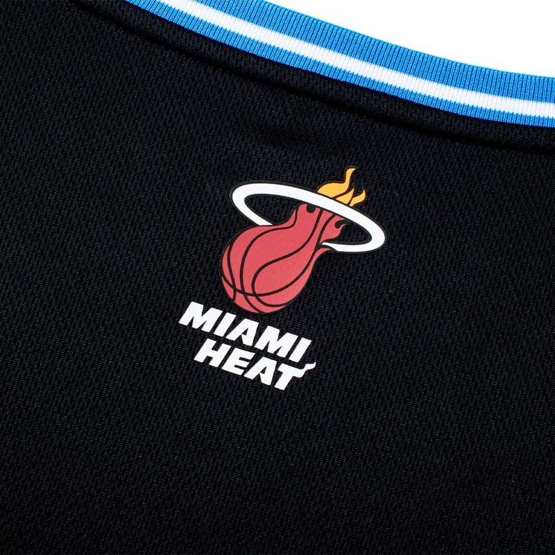 nba_NBATT524203BK1_3