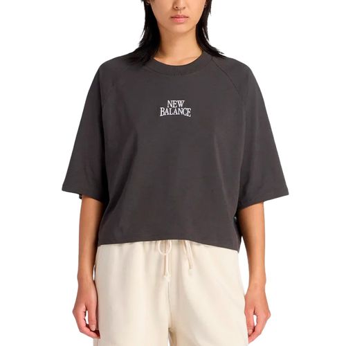 Remera New Balance Graphic Oversized