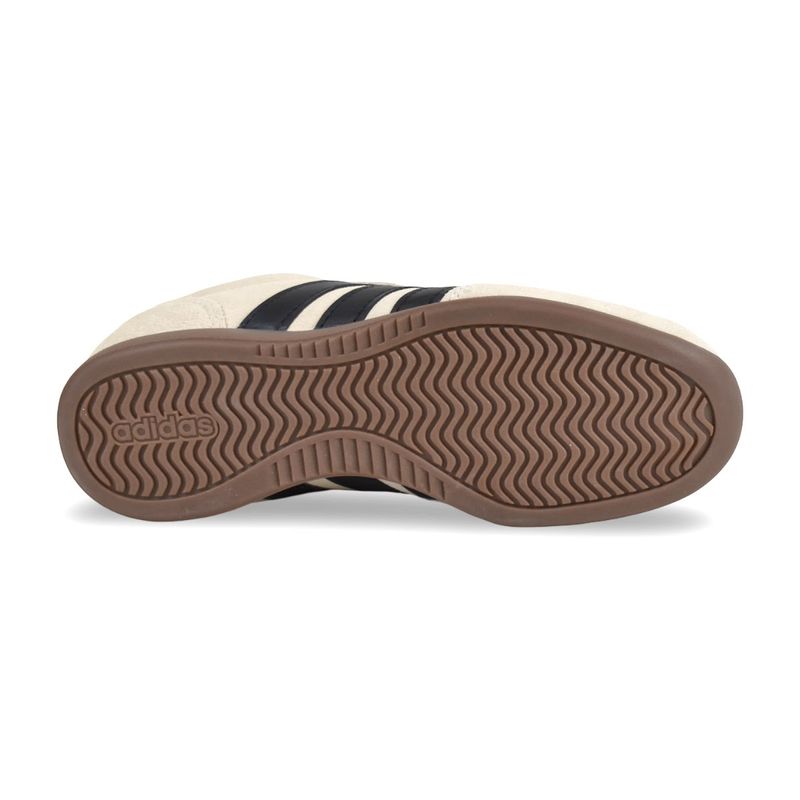 AD_KJ4749_3